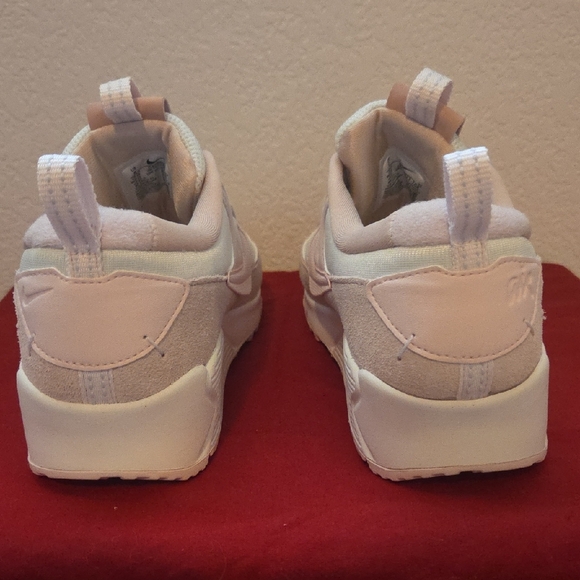 Nike Women's Shoes in Pink and White - Picture 3 of 7